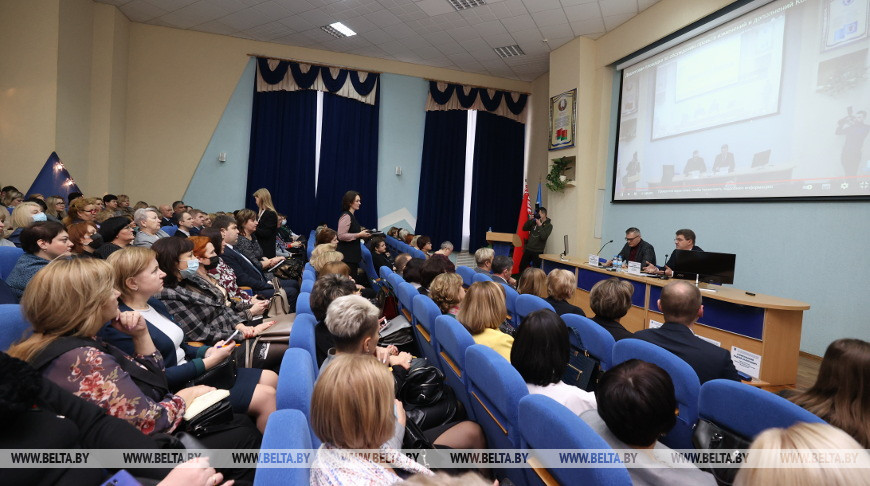 Кухарев принял участие в городской диалоговой площадке по обсуждению проекта Конституции