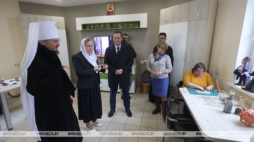 Митрополит Вениамин и Турчин посетили отделение дневного пребывания для инвалидов и пожилых в Минском районе