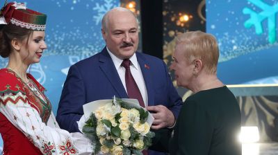 Лукашенко вручил государственные награды