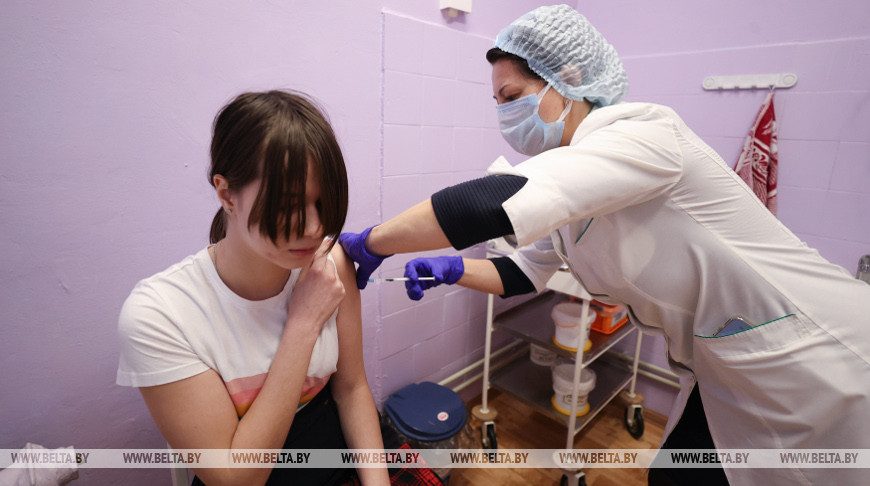 Вакцинация подростков против COVID-19 проходит в Солигорске