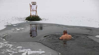 Брестские десантники окунулись в крещенскую купель