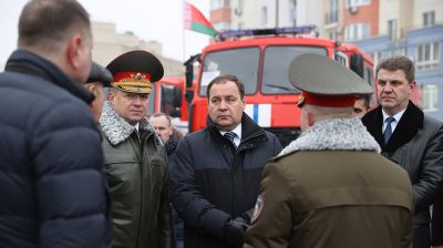Головченко вручил госнаграды сотрудникам МЧС и передал пожарную аварийно-спасательную технику