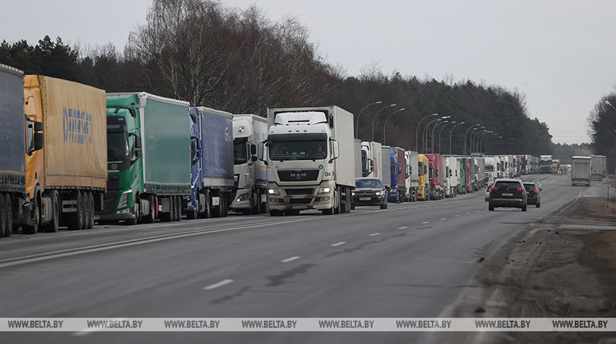 За минувшие выходные на всех маршрутах следования в ЕС увеличилось количество грузовиков