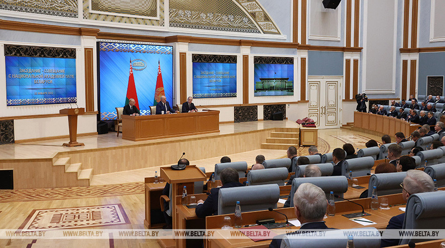 Лукашенко провел заседание-совещание с Национальной академией наук