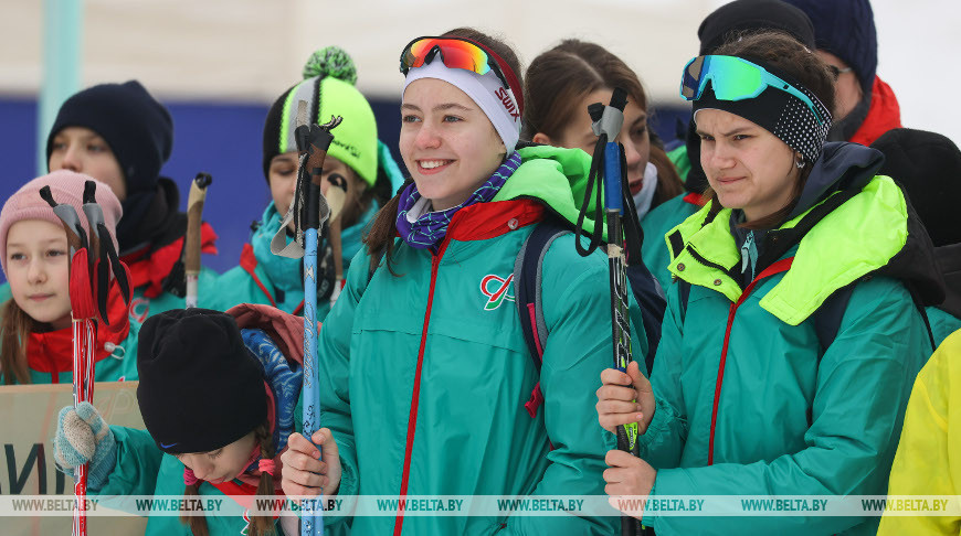 Соревнования по биатлону "Снежный снайпер" проходят в Минске