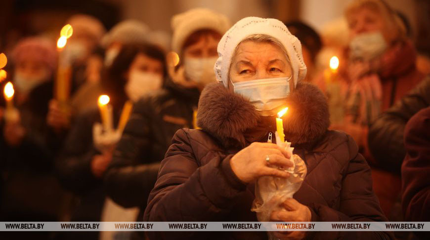 Католики празднуют Сретение Господне