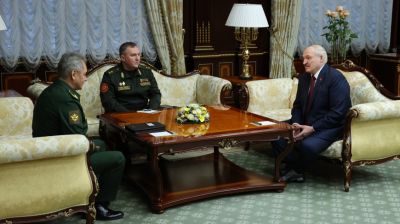 Лукашенко встретился с министром обороны России