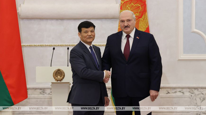 Лукашенко принял верительные грамоты послов 8 государств