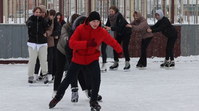 В школах Могилева учащиеся осваивают катание на коньках и лыжах