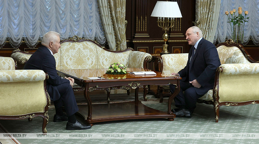 Лукашенко встретился с известным украинским политическим и государственным деятелем Александром Морозом