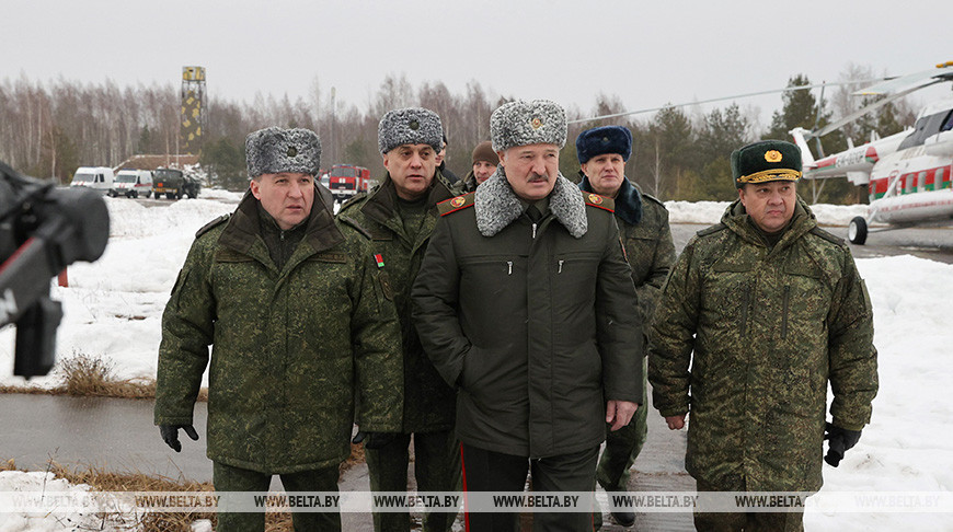 Лукашенко посетил учение "Союзная решимость - 2022" на полигоне под Осиповичами
