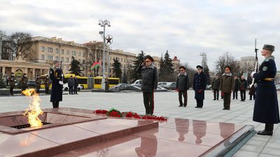 Руководители Совета безопасности и Минобороны возложили цветы к монументу Победы