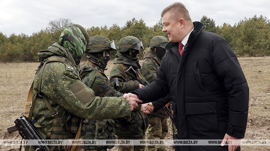 Рогащук поздравил военнослужащих с Днем защитников Отечества