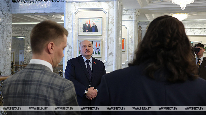 Лукашенко встретился с известными белорусскими журналистами