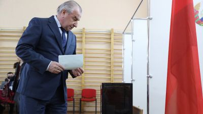Миклашевич принял участие в досрочном голосовании