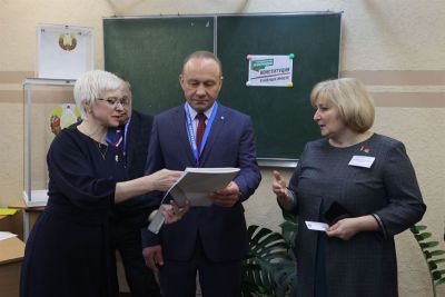 Международные наблюдатели ознакомились с работой участков для голосования в Новогрудском и Кореличском районах