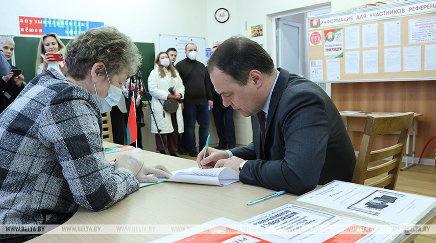 Головченко принял участие в досрочном голосовании