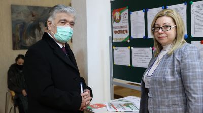 Глава Миссии наблюдателей от СНГ посетил участок для голосования в Минске