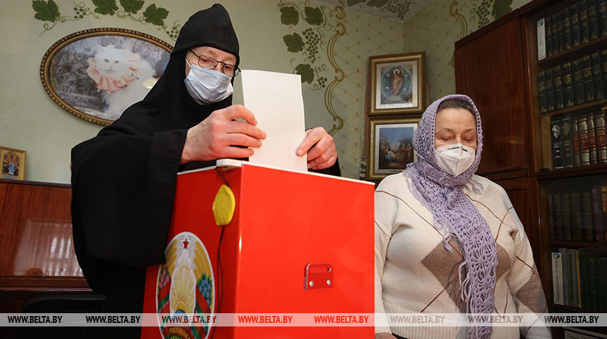 Монахини и священники Гродненского Свято-Рождество-Богородичного монастыря приняли участие в голосовании