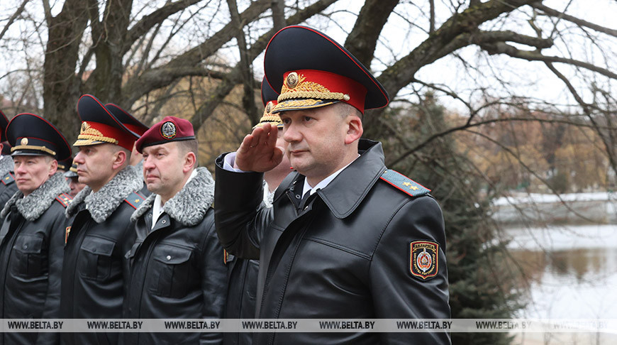 Кубраков почтил память сотрудников милиции, погибших при исполнении служебного долга