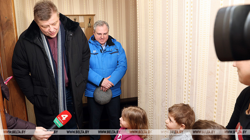 Рогащук навестил семью из Украины в санатории в Гомельском районе
