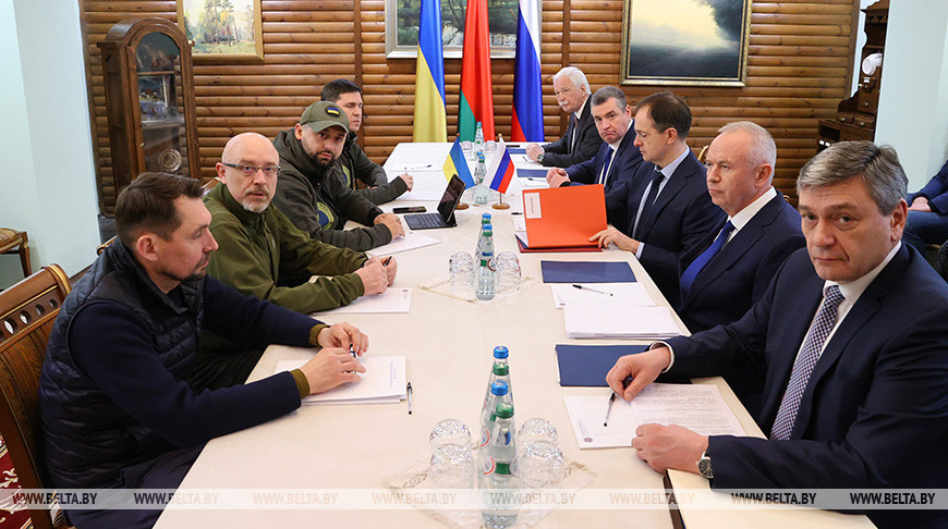 Третий раунд российско-украинских переговоров проходит в Беловежской пуще