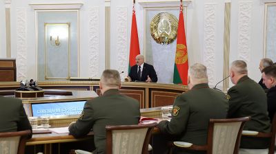 Лукашенко собрал совещание с руководством Минобороны