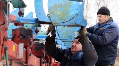 В Кировском районе готовят сельхозтехнику к весеннему севу