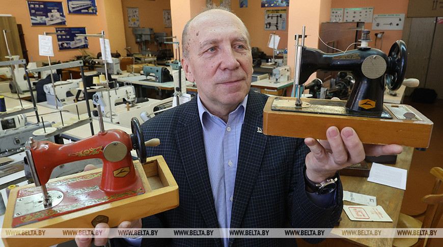 Виктор Горовцов из Орши коллекционирует швейные машины