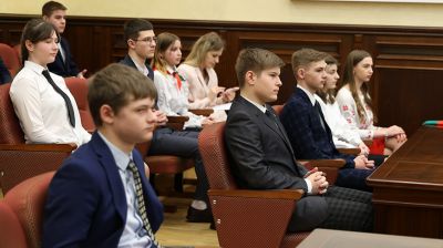 В Конституционном суде вручили паспорта юным гражданам Беларуси