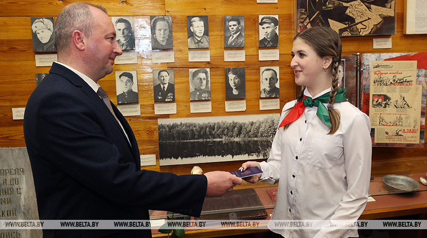В Витебске вручили паспорта юным гражданам Беларуси