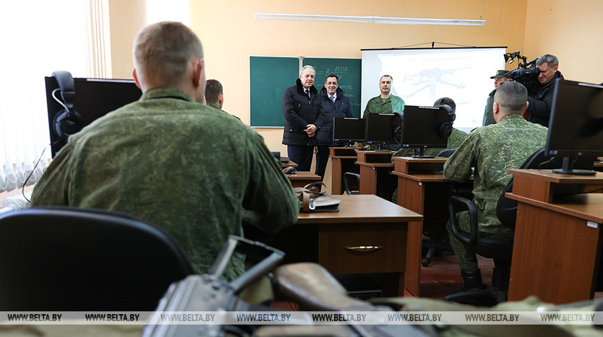 Сергеенко ознакомился с ходом обучения военнослужащих в Лепельском районе