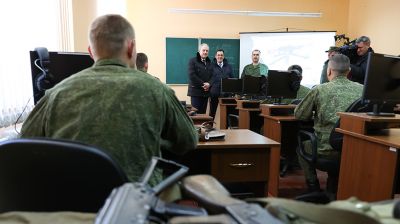 Сергеенко ознакомился с ходом обучения военнослужащих в Лепельском районе