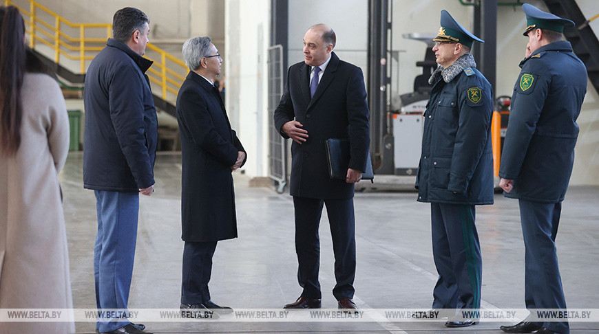 Вольфович посетил пункт таможенного оформления в "Великом камне"