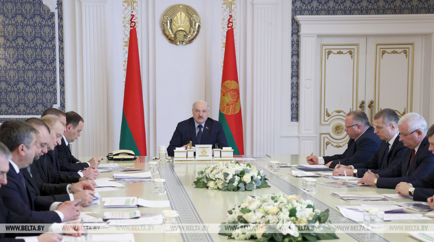 Готовность к проведению весенних полевых работ стала темой совещания у Лукашенко