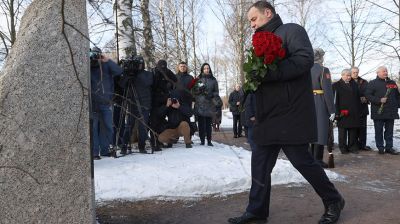 Головченко возложил цветы к монументу "Мать-Родина" и почтил память белорусов-защитников Ленинграда
