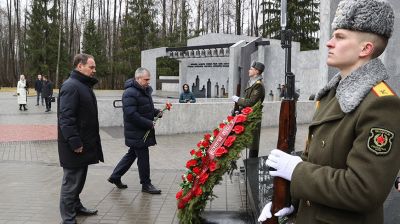Головченко посетил мемориальный комплекс "Ола"