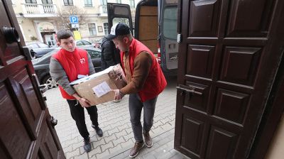 БРСМ передает Красному Кресту гуманитарную помощь для беженцев с Украины