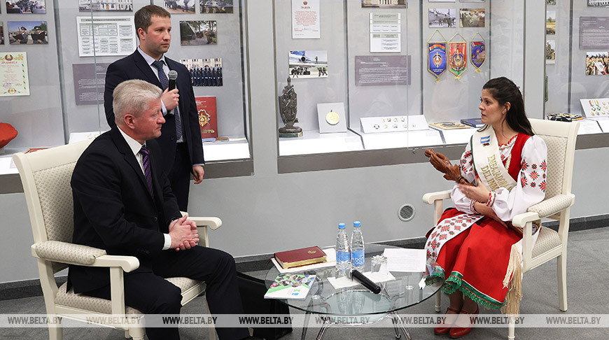 Министр культуры встретился в Минске с белорусами из многих стран