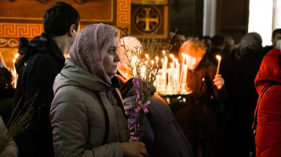 Православные верующие празднуют Вербное воскресенье