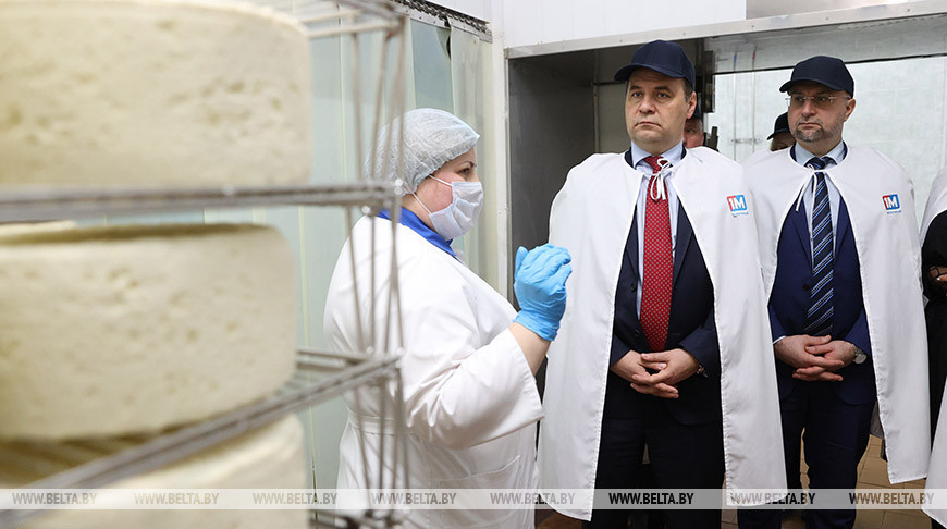 Головченко посетил Нарочанский производственный участок Минского молочного завода №1