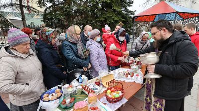 Накануне Пасхи верующие освятили праздничную пищу