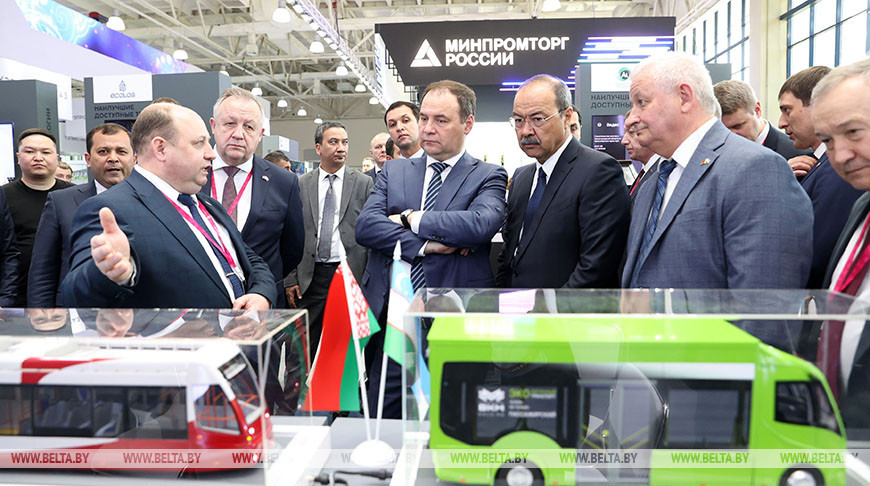 Головченко посетил выставку "Иннопром. Центральная Азия" в Ташкенте