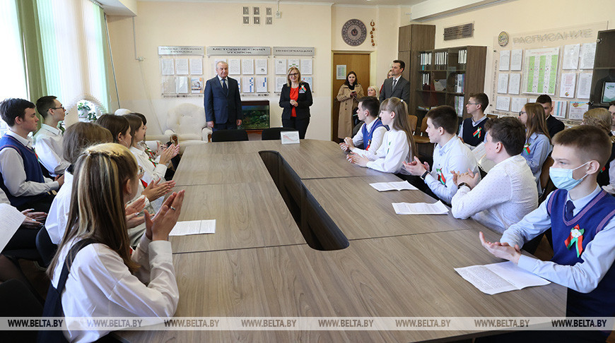 Миклашевич принял участие в уроке памяти в минской гимназии