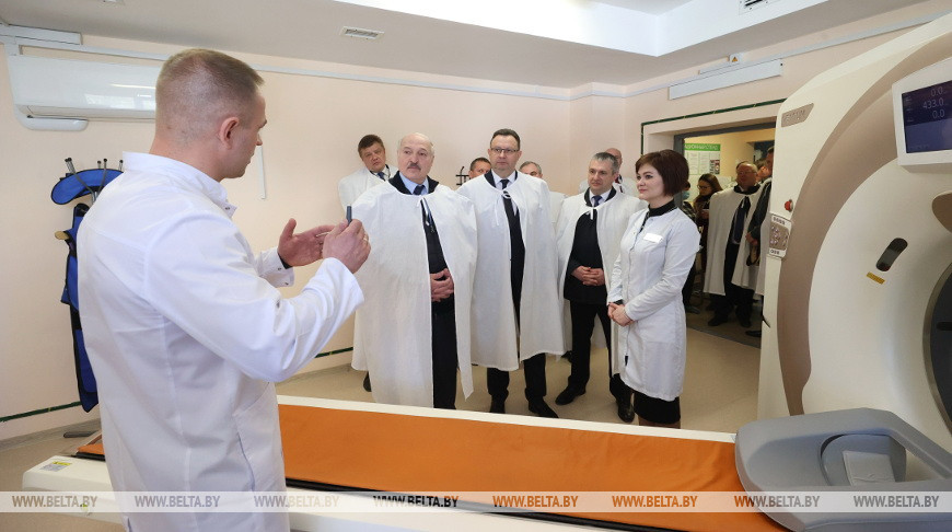 Лукашенко посетил больницу в Чечерске