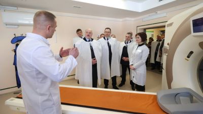 Лукашенко посетил больницу в Чечерске