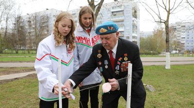 В Витебске гимназисты вместе с ветеранами войны в Афганистане заложили яблоневый сад