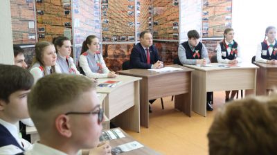 Головченко провел урок памяти в минской гимназии