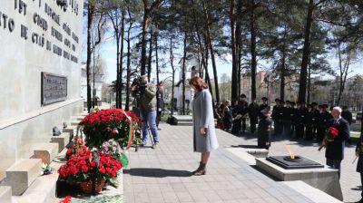 Члены Совета Республики возложили цветы к мемориальному комплексу "Масюковщина"