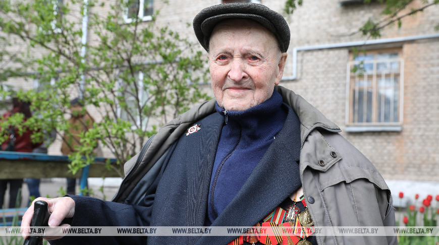 Витебские десантники мини-парадом поздравили 100-летнего ветерана войны